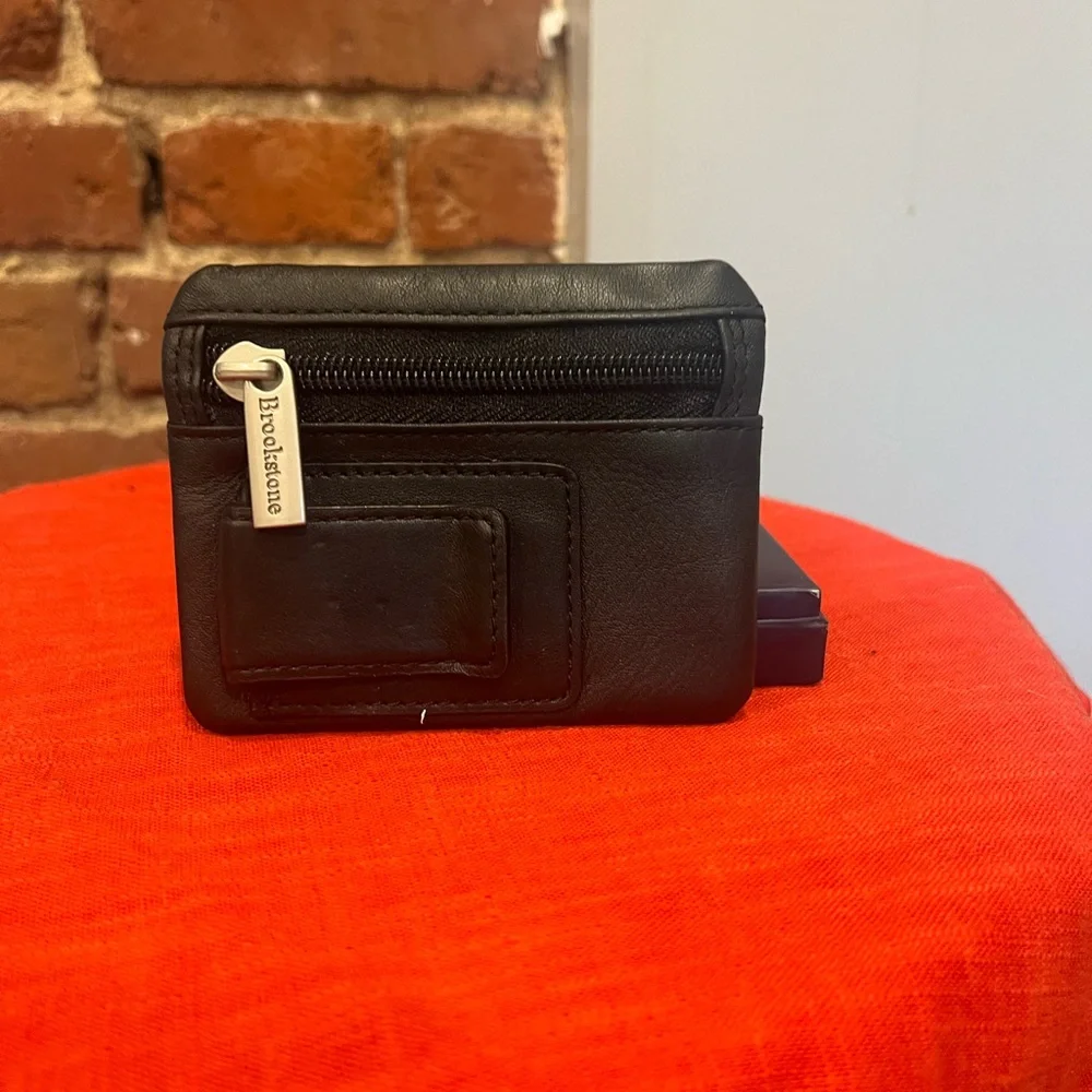 New Vintage Brookstone Money Clip Spare Pocket Black Leather Wallet Coin